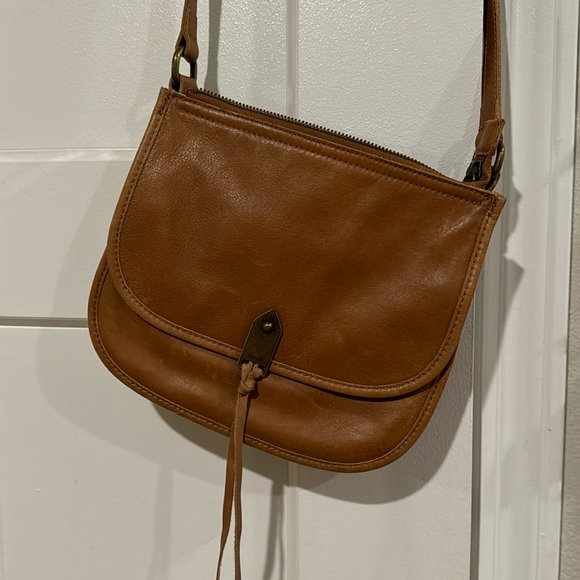 The SAK camel color leather crossbody purse with tassel zipper - new used - Picture 1 of 6